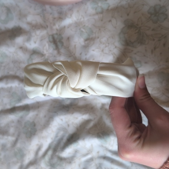 Classic White Knotted Headband - Women Accessories - Picture 3 of 3